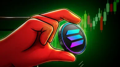 Red hand holding a Solana coin in front of a green candlestick market chart.