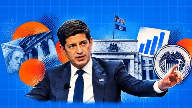 Kevin Warsh speaking in front of Federal Reserve building, chart, and US dollar bill graphics