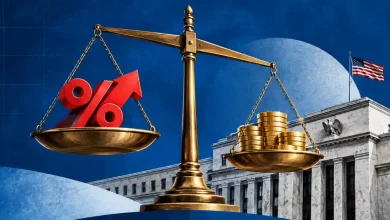 Golden balance scale weighing a red percent arrow against gold coins in front of the US Federal Reserve building